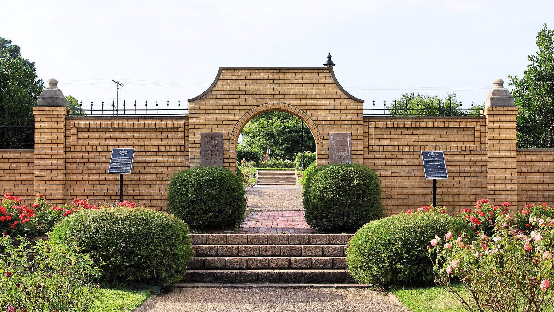 Tyler Rose Garden archway (Taken on 22 June 2019, 18:29:39)